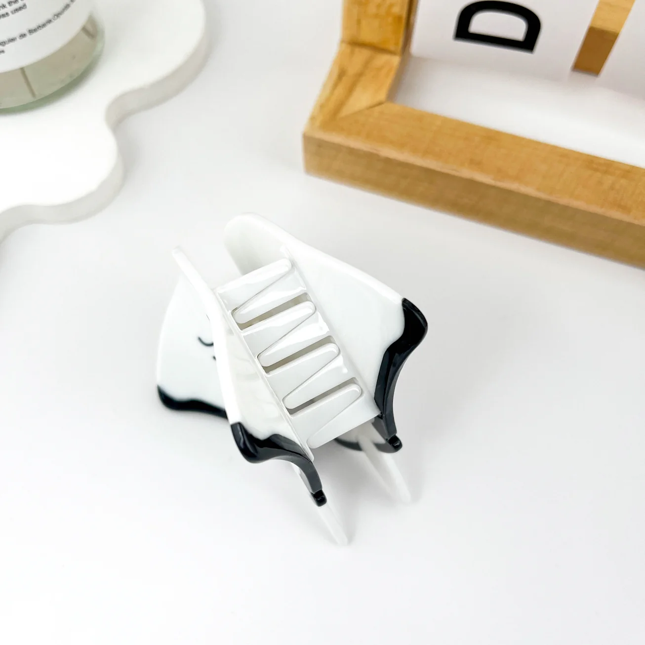 STINGRAY HAIR CLAW CLIP - Image 3